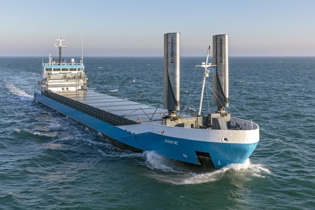 Dutch MV Ankie equipped with a set of Econowind Ventifoil systems.